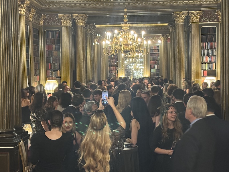 4 Ted Ingiltere Sapka İnkılabı