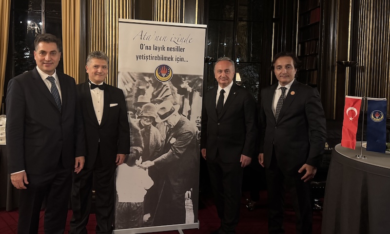 5 Ted Ingiltere Sapka İnkılab