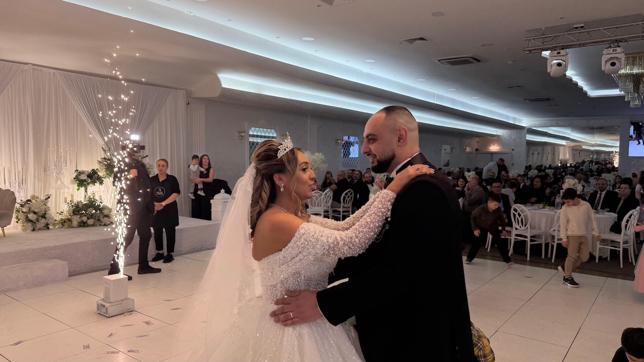 Ceyda Ve Rezvan Londra Ingiltere