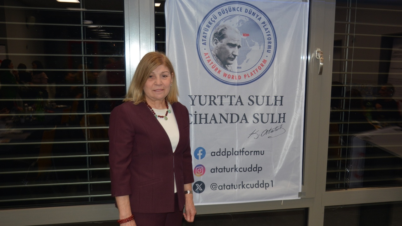 Atatürkçü Düşünce Dünya Platformu Jale Ozer