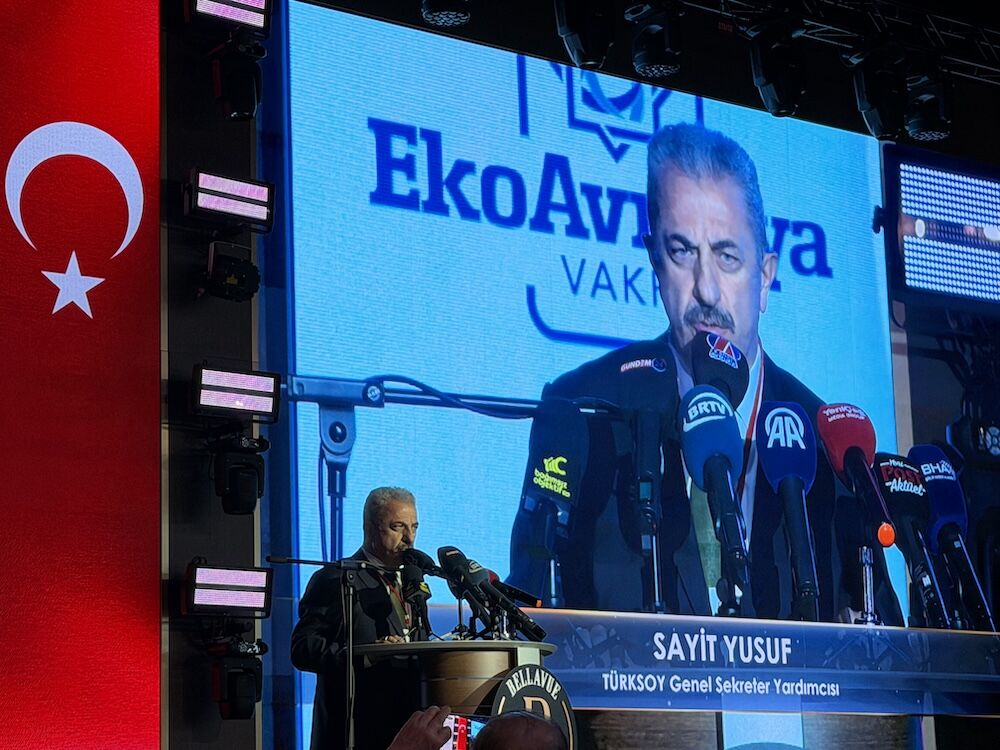 Avrupa’da Yılın Gazetecisi Ödülü, İngiltere'den Gazeteci Vatan Öz’e Verildi15