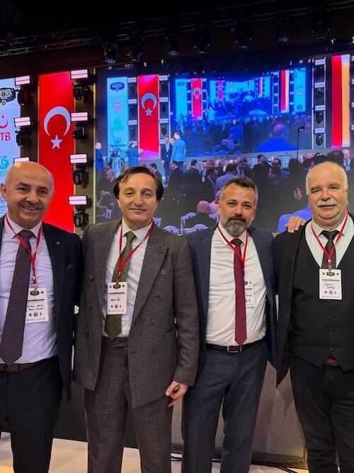 Avrupa’da Yılın Gazetecisi Ödülü, İngiltere'den Gazeteci Vatan Öz’e Verildi3