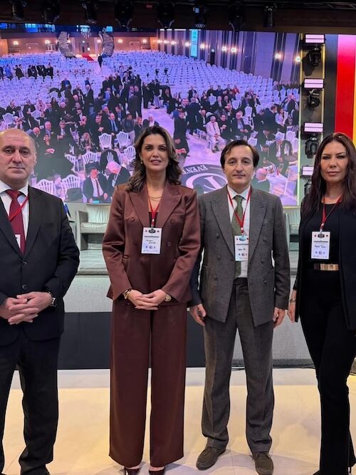 Avrupa’da Yılın Gazetecisi Ödülü, İngiltere'den Gazeteci Vatan Öz’e Verildi7