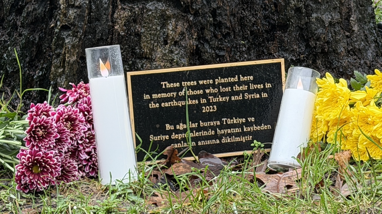 Enfield Edmonton’daki Pymmes Park Deprem Anıtı 3-1