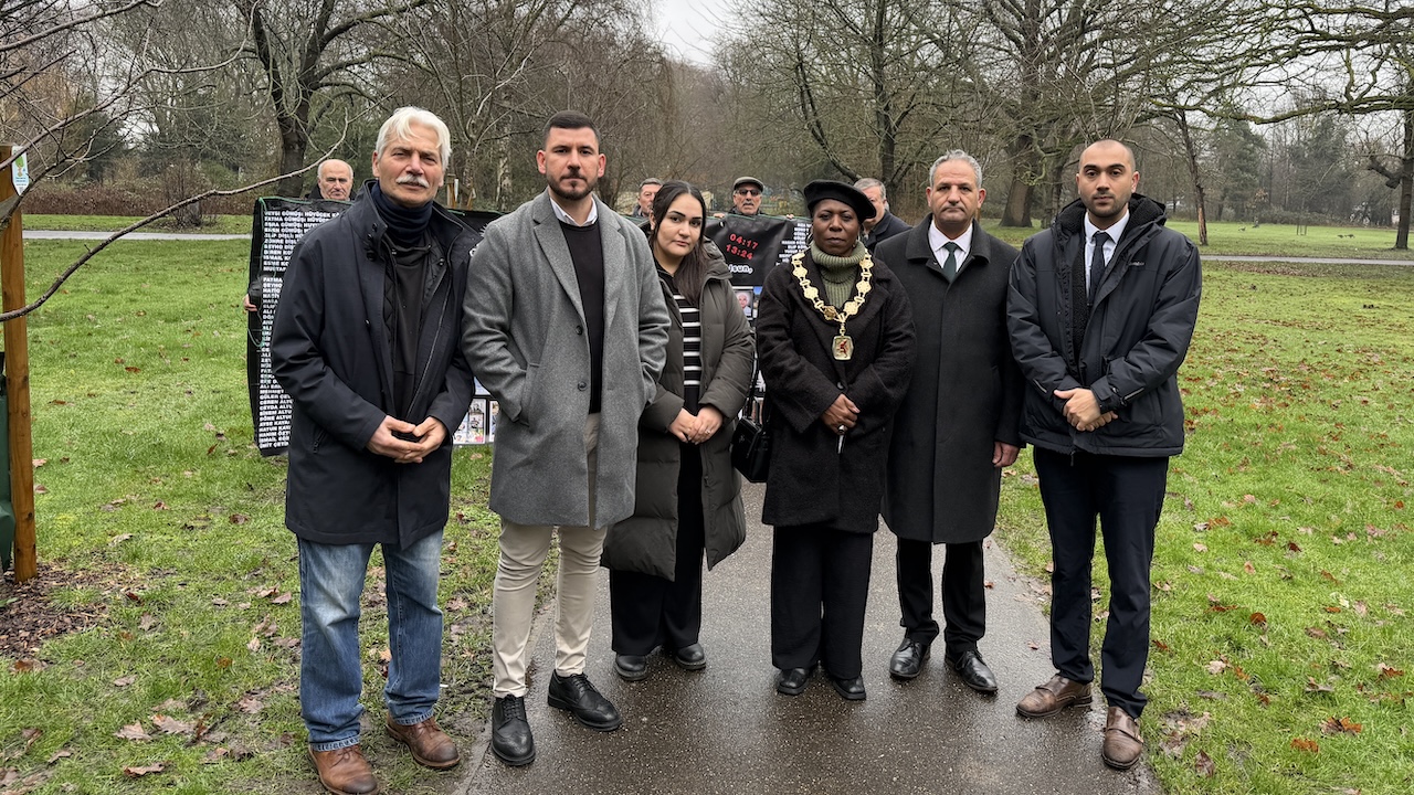 Enfield Edmonton’daki Pymmes Park Deprem Anıtı