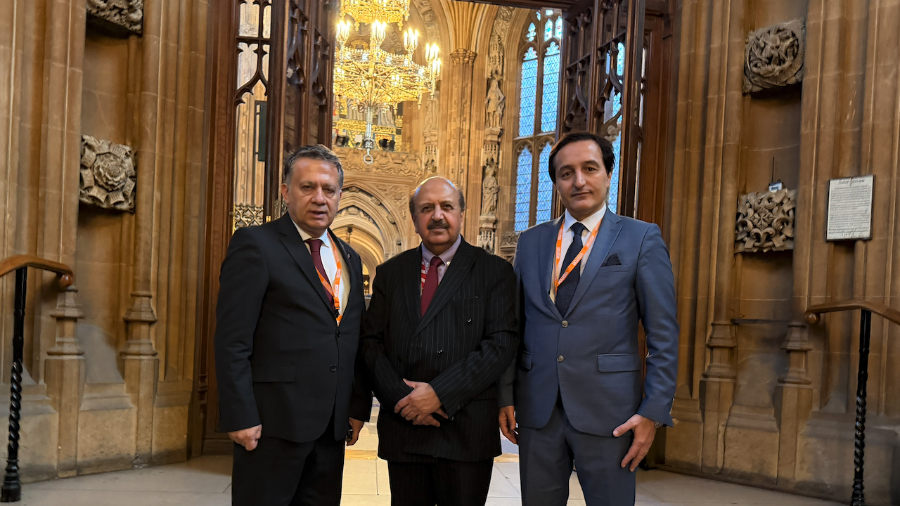 Lord Ile 5 Cayı Londra'da Medya Ve Diplomasi