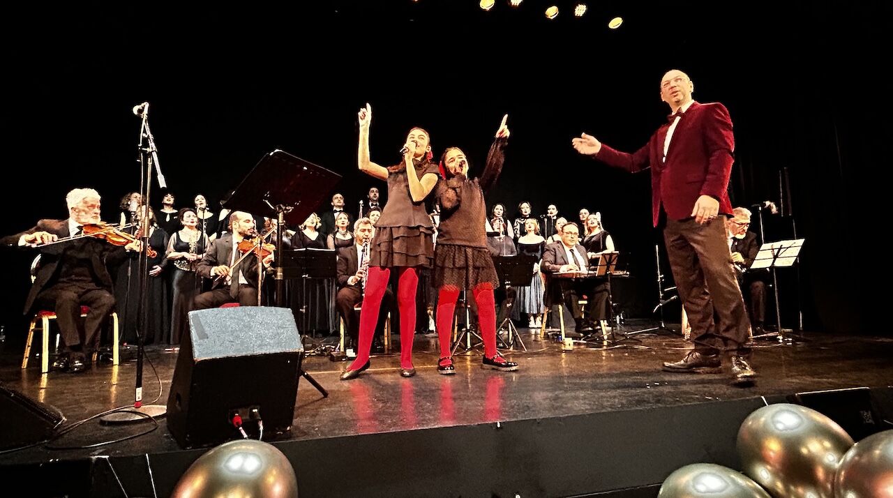 Minik Koroistler Maya Karadağ Ve Şakira Rozaria