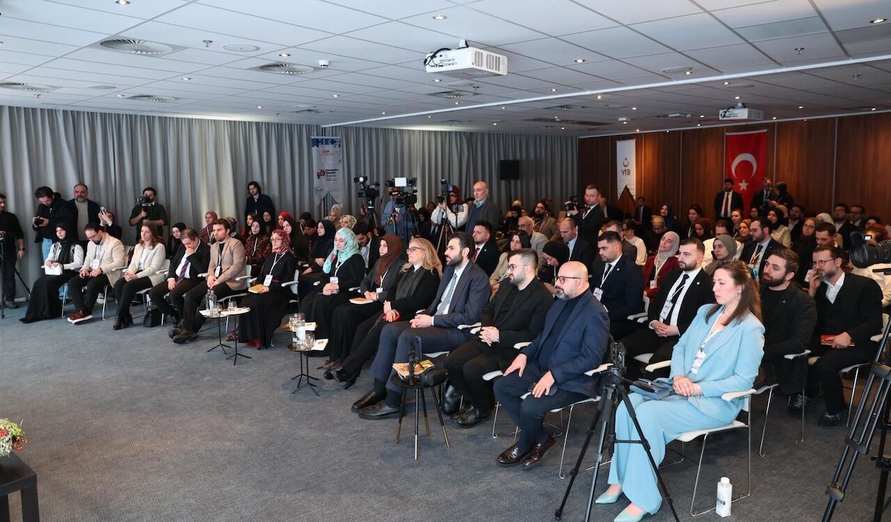 Amsterdam’da Ytb Sanatçılar Ve Yazarlar Buluşması