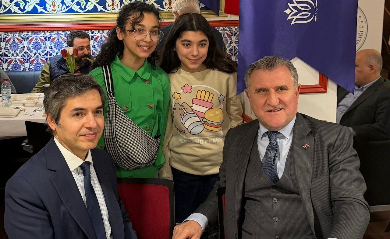 Bakan Osman Aşkın Bak Londra’da Iftar Açtı 1-1