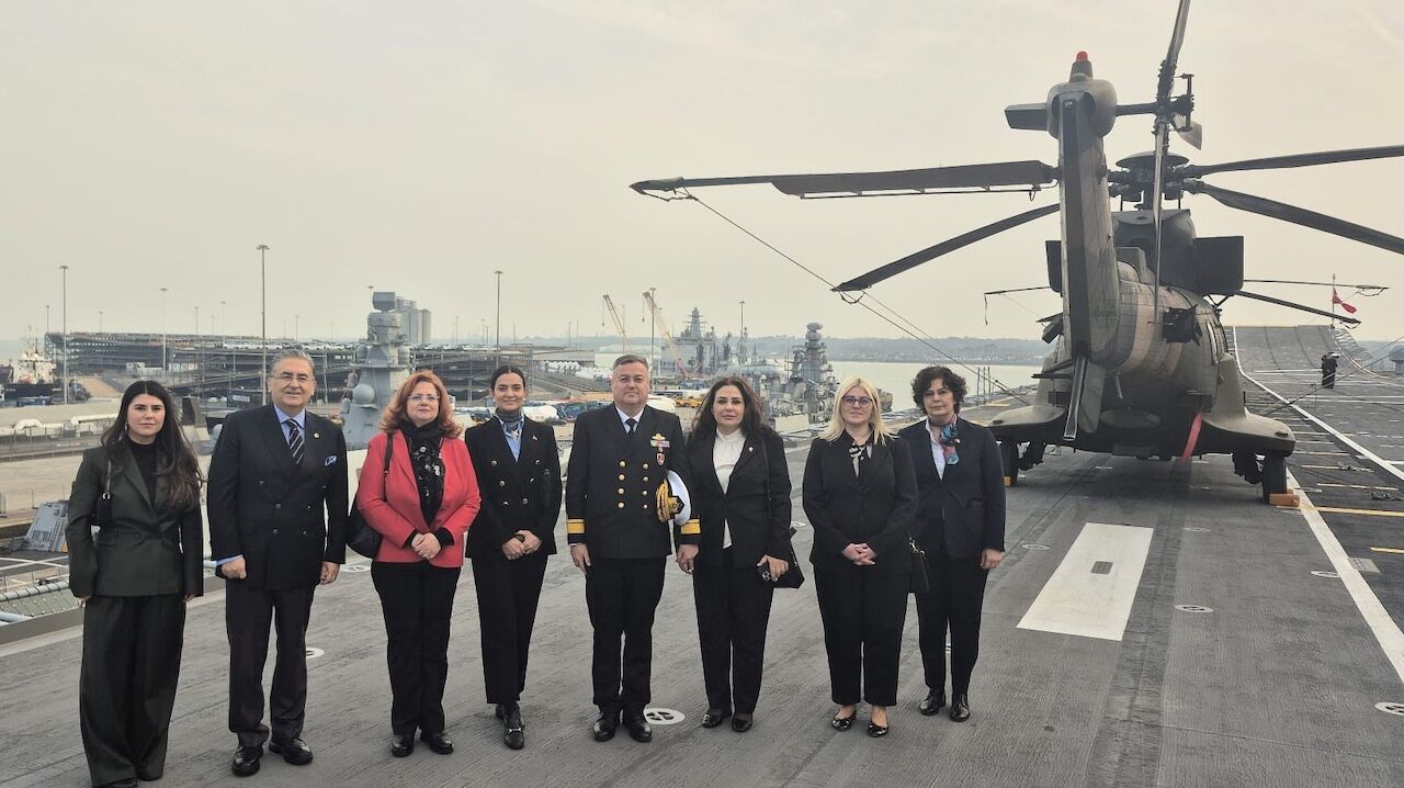 Türk Savaş Gemileri Southampton Limanı’nda-1