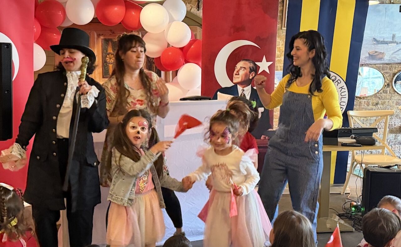 Londra Fenerbahceliler Dernegi 23 Nisan Kutlama 01