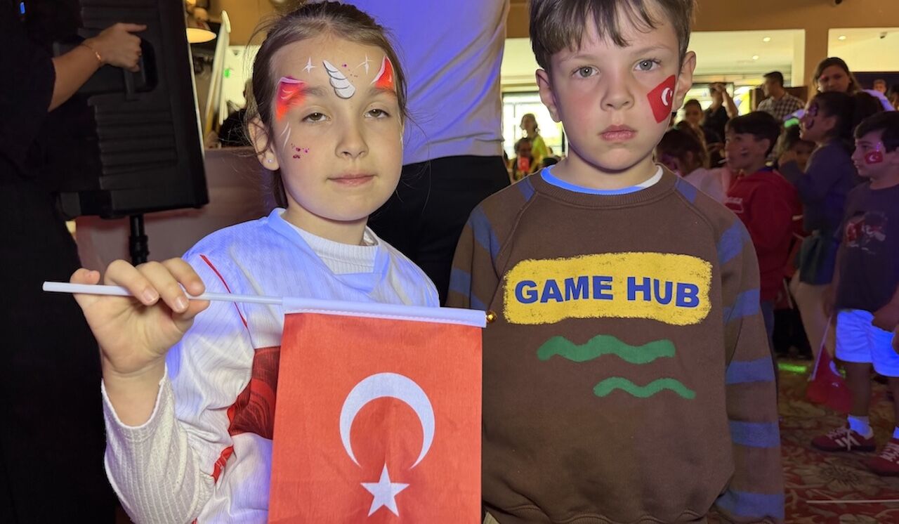 Londra Fenerbahceliler Dernegi 23 Nisan Kutlaması Cocuklar