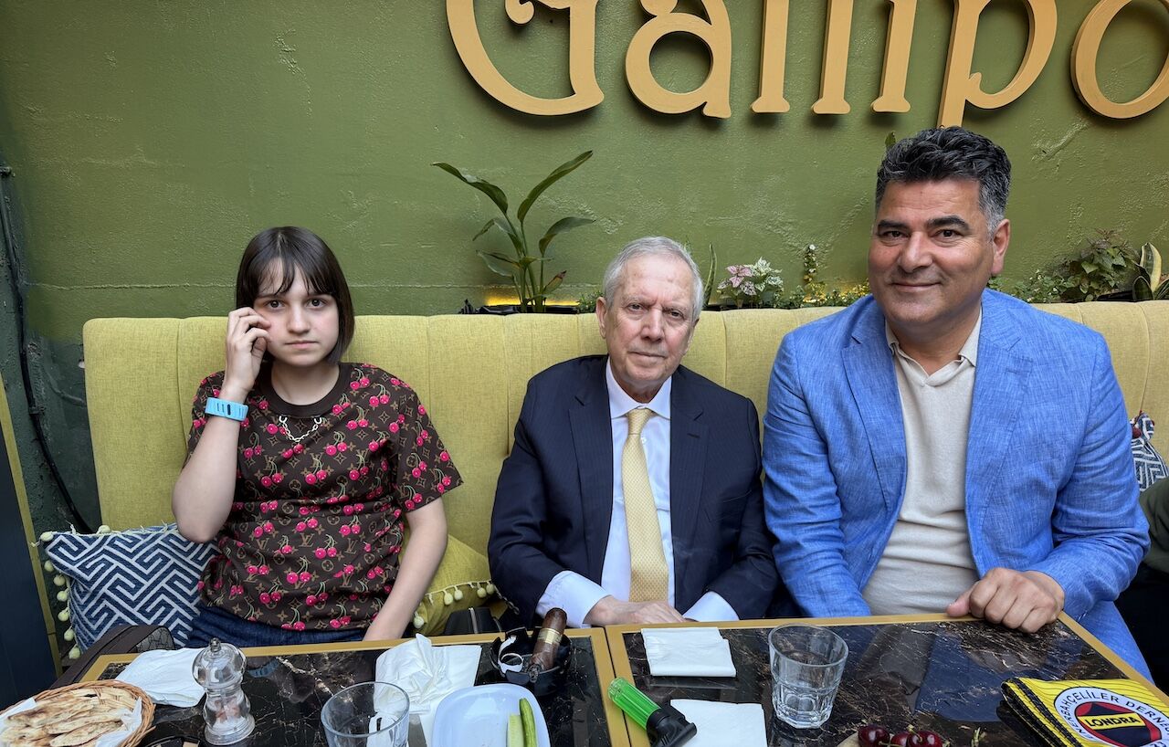 Aziz Yildirim Ve Deniz Suyur