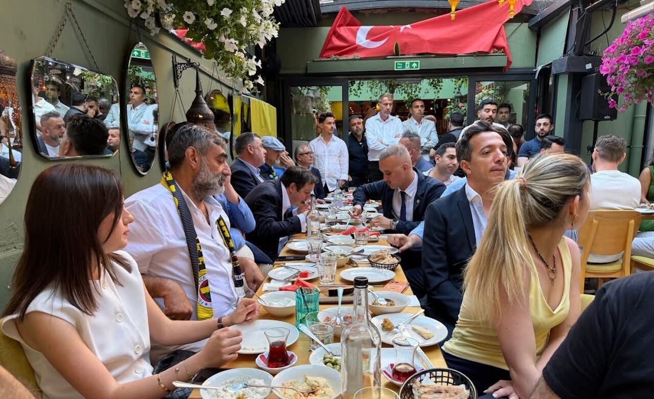 Aziz Yildirim Ve Vatan Oz 2