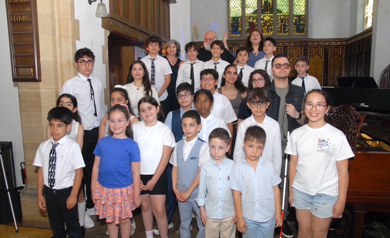 Festivalin Ilk Bölümünde Sahneye Çık An C?Ucuklar Toplu Halde