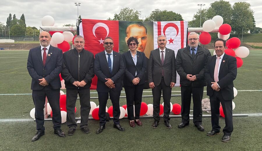 Londra’daki 19 Mayıs Etkinliğinde Kortej Yürüyüşü, Atatürk Kupası Finali 5