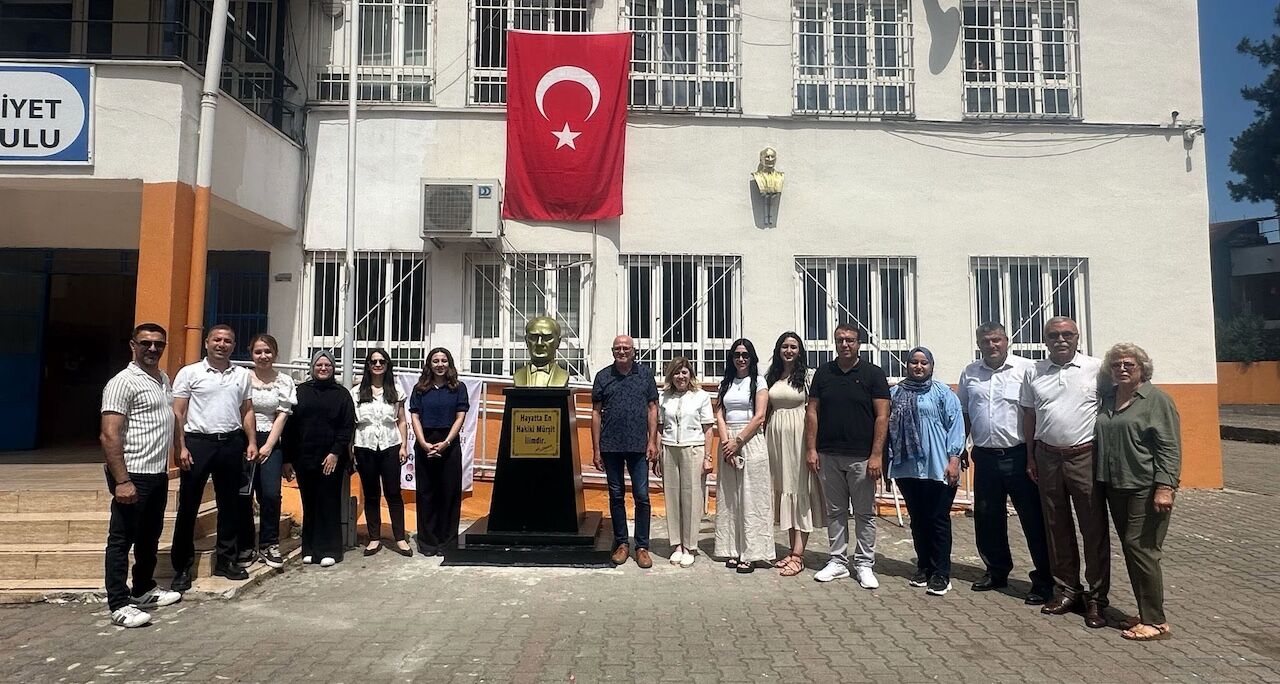 Atatürkçü Düşünce Dünya Platformu (Addp) Tarafından Cumhuriyet Ortaokul
