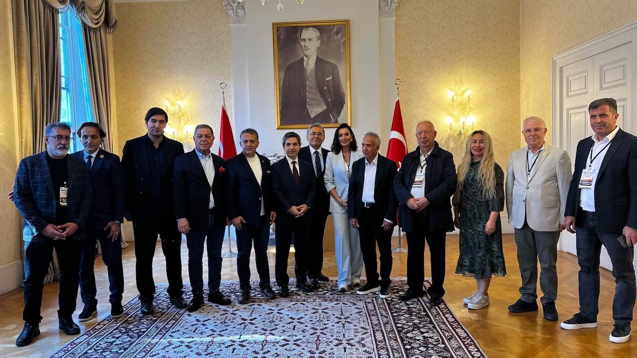 Uluslararası Medya Dostluk Ödülleri Için Kgk Heyeti Londra’da-2
