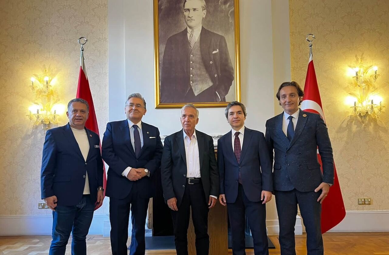 Uluslararası Medya Dostluk Ödülleri Için Kgk Heyeti Londra’da-3