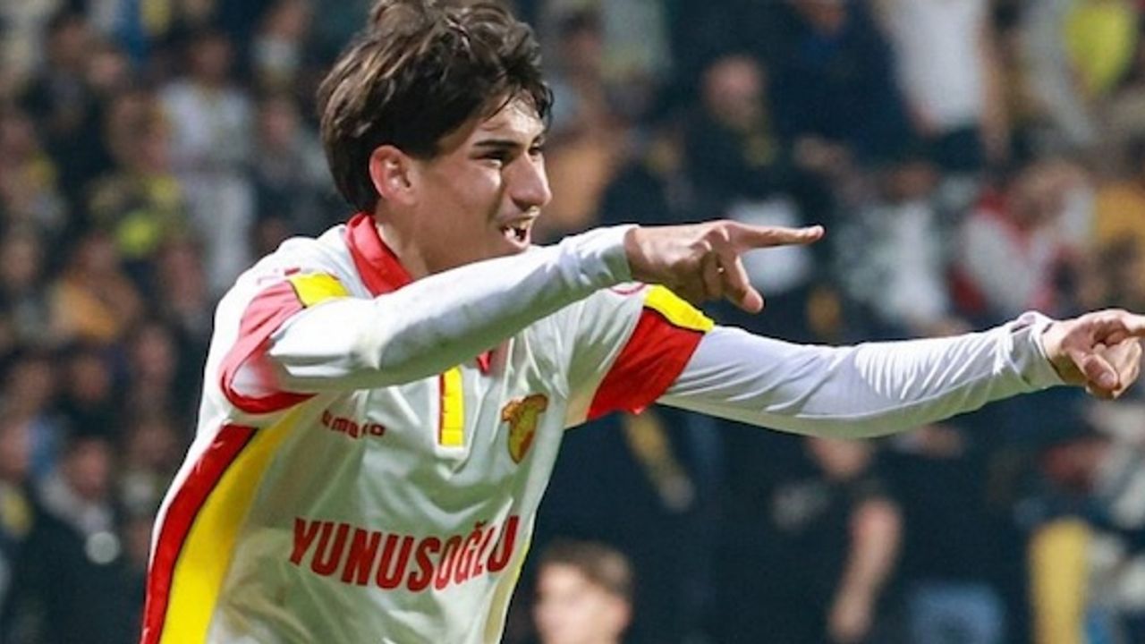 Göztepe'nin 20 yaşındaki futbolcusu İngiltere'ye transfer oldu