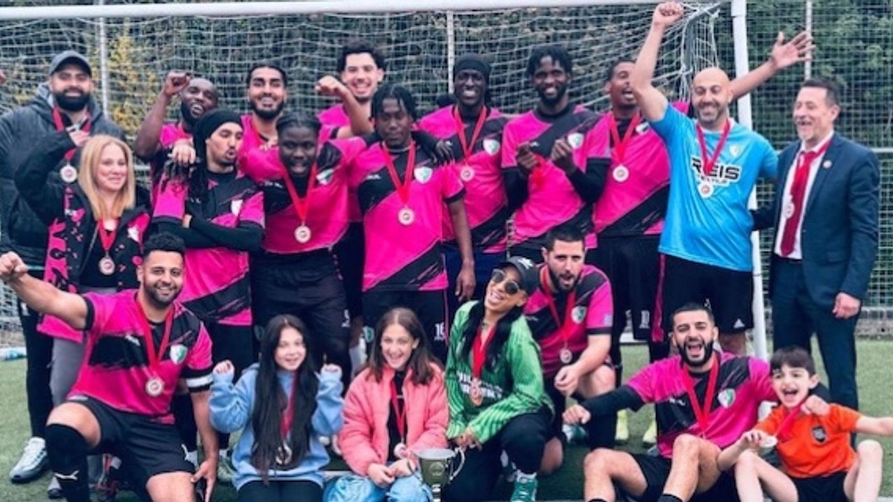 İngiltere Türk Toplumu Futbol Federasyonu Gençlik Gücü takımını tebrik etti