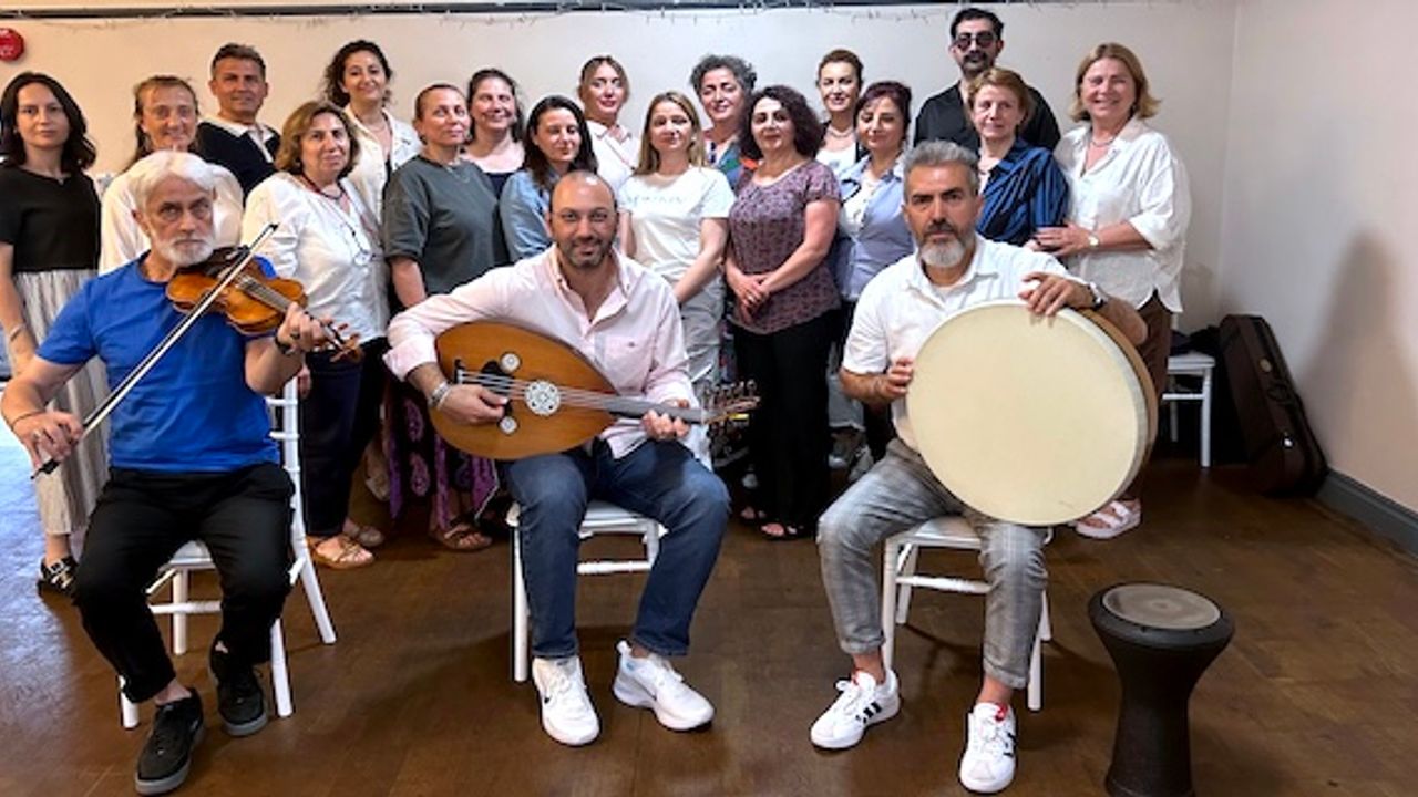 Kuzey Londra Türk Müziği Topluluğundan genç koro