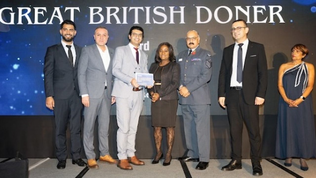 İngiltere Türk Restoran ve Paket Servis Yarışması Turta'da ödüller dağıtıldı