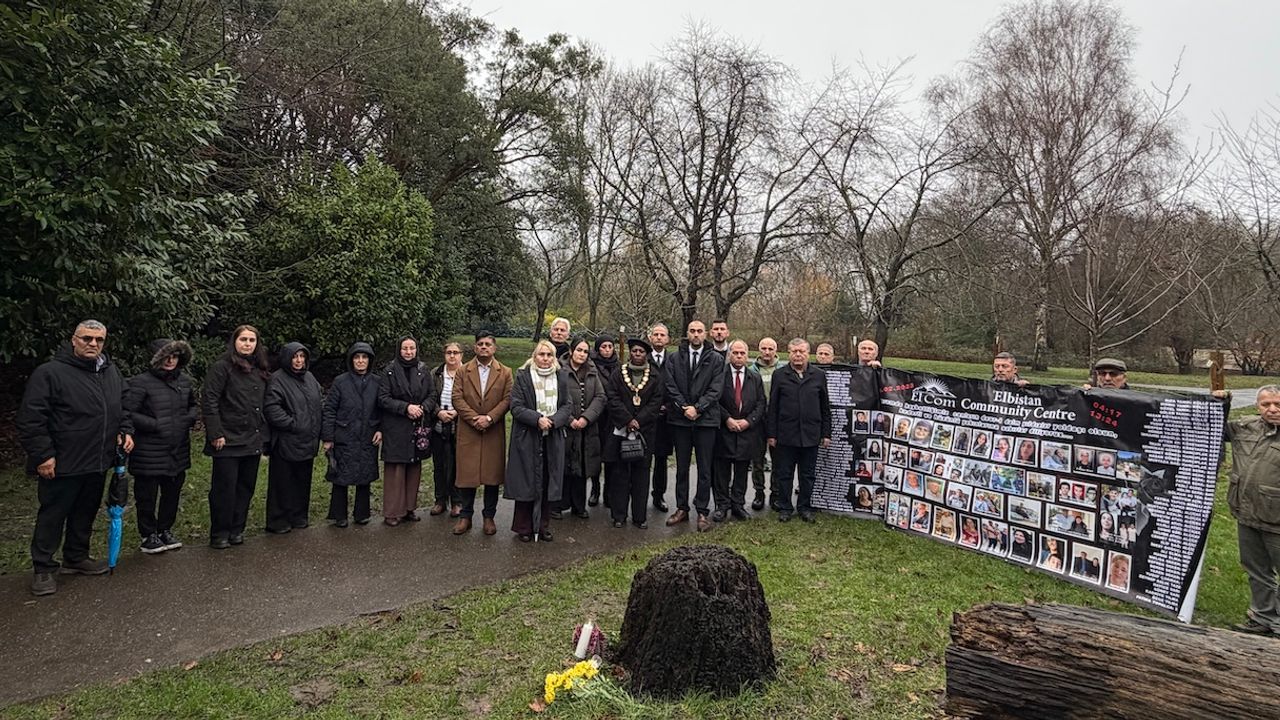 Londra Pymmes Park’ta 6 Şubat Depremleri İçin Anma Töreni