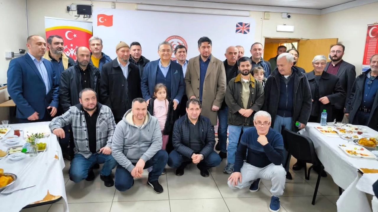 Başkonsolos Hasan Ulusoy, Luton’da Türk Toplumuyla Bir Araya Geldi