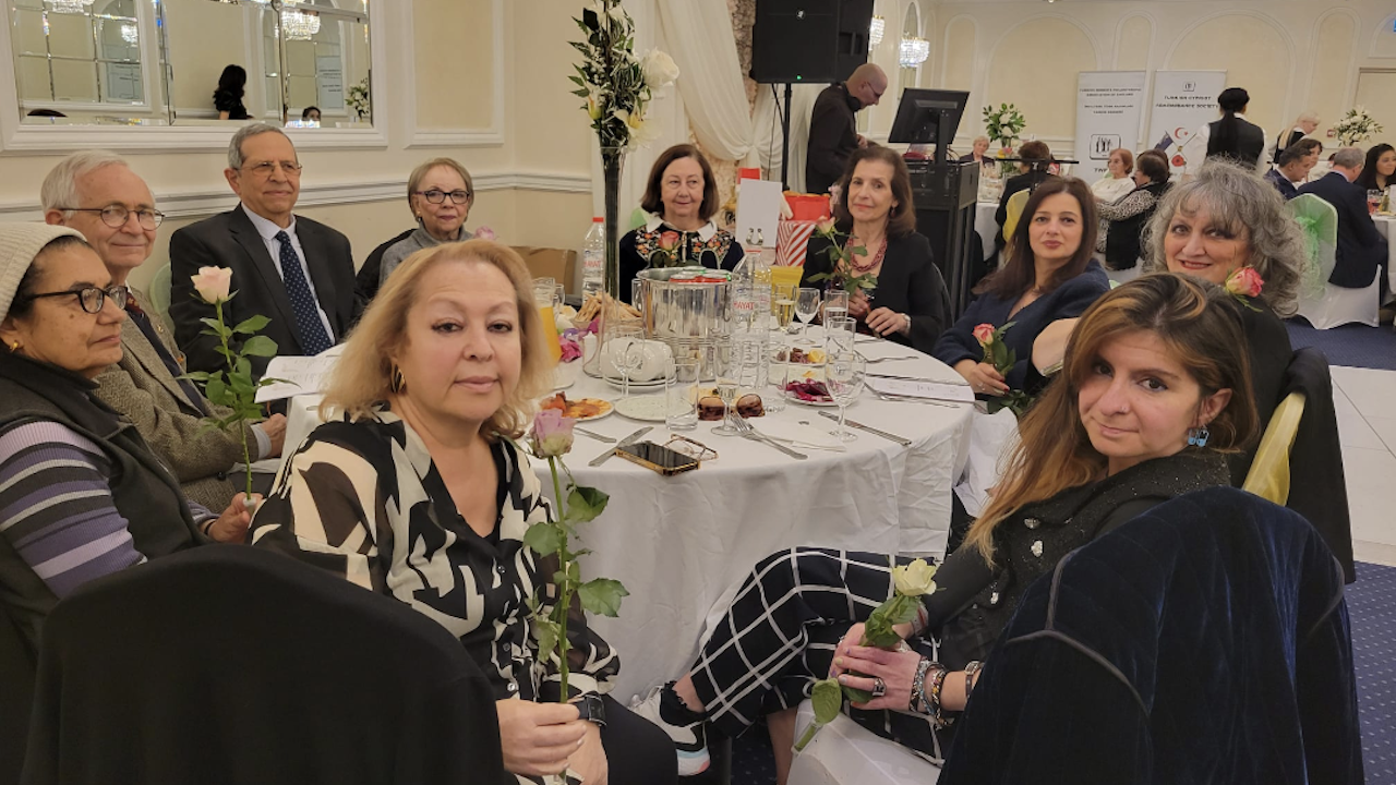 Kıbrıslı Türk Toplumu Bayram ve Anneler Günü’nü Haringey lideriyle birlikte kutladı