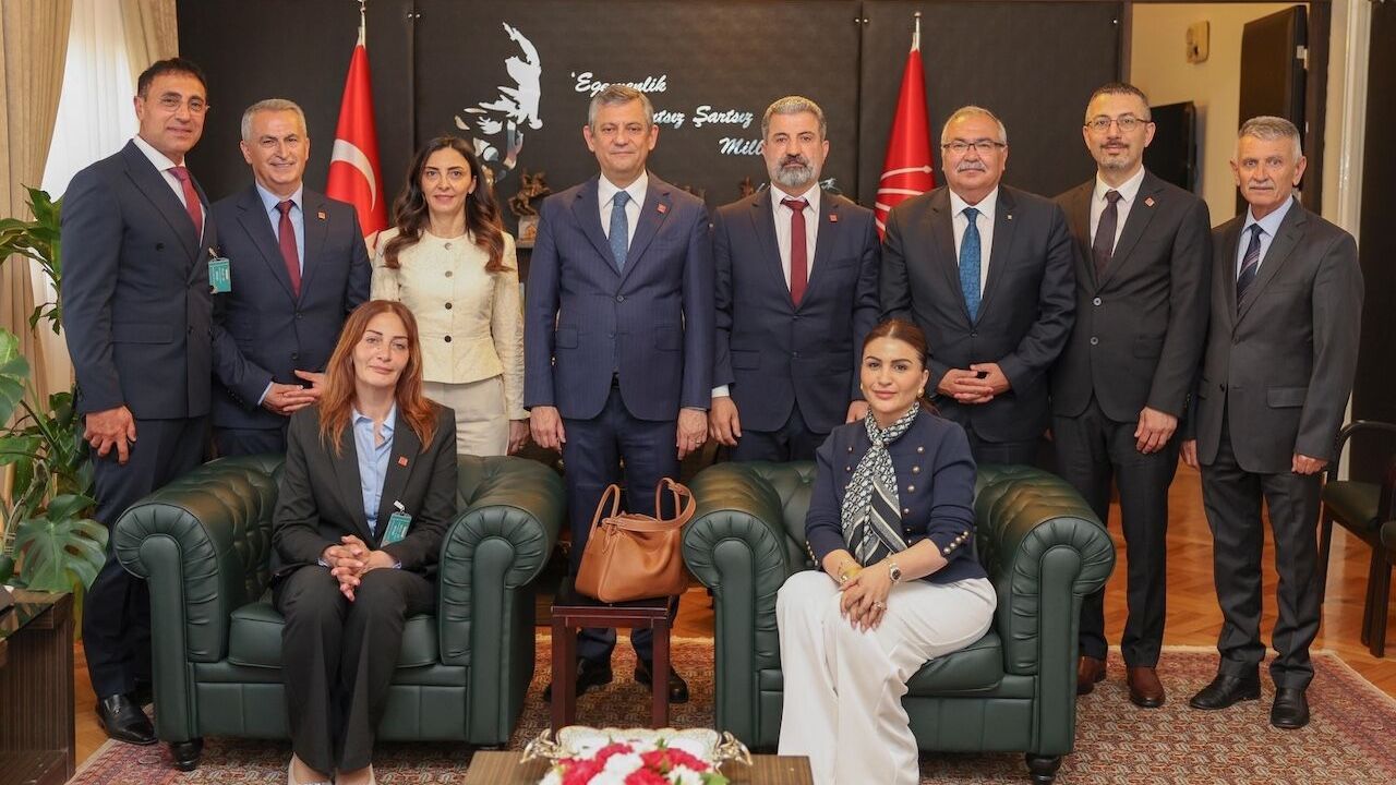 CHP İngiltere Birliği, Ankara’da Özgür Özel ile Görüştü