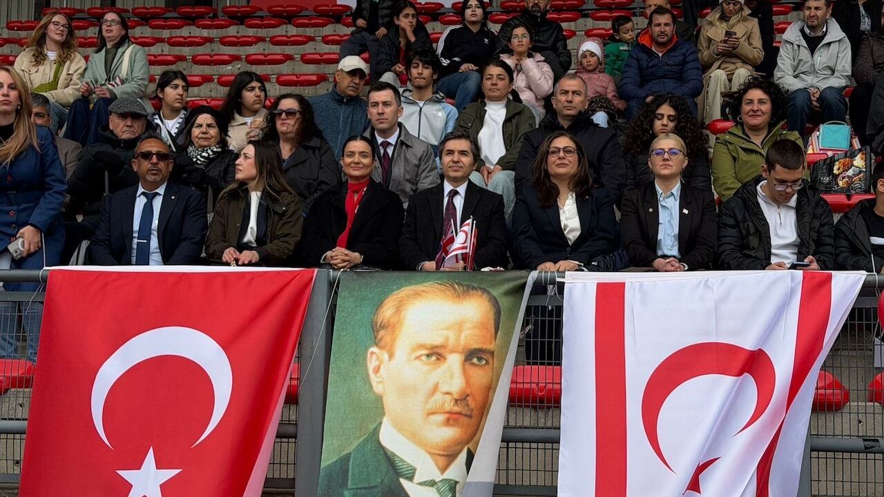 Londra’da 19 Mayıs ve Atatürk coşkusu New River’da yaşandı