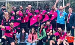 İngiltere Türk Toplumu Futbol Federasyonu Gençlik Gücü takımını tebrik etti