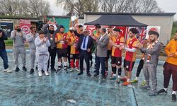 Galatasaray UK Londra’da şampiyonluk kupasını aldı