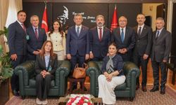 CHP İngiltere Birliği Özgür Özel ile görüştü