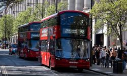 Londra’da aşırı sıcak ve sağanak yağış ulaşımı vurdu