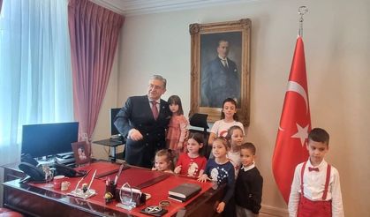 Londra’da 23 Nisan Coşkusu! Başkonsoloslukta Anlamlı Tören