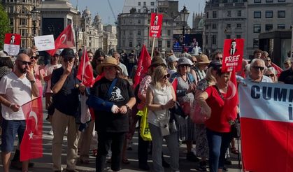 CHP İngiltere’den Trafalgar Meydanı’nda demokrasi protestosu