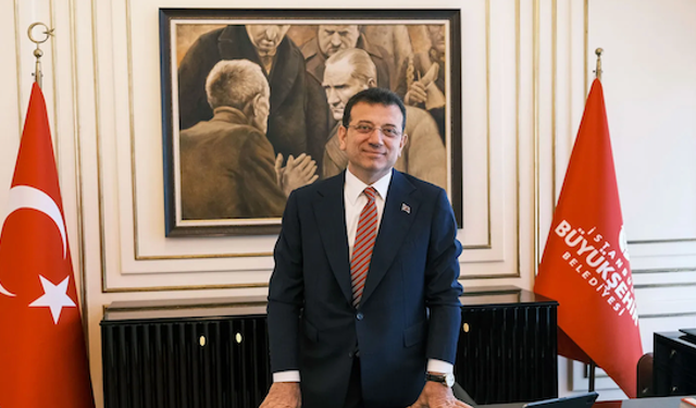 Ekrem İmamoğlu'na Paris belediyesi tarafından fahri vatandaşlık verildi