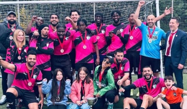 İngiltere Türk Toplumu Futbol Federasyonu Gençlik Gücü takımını tebrik etti