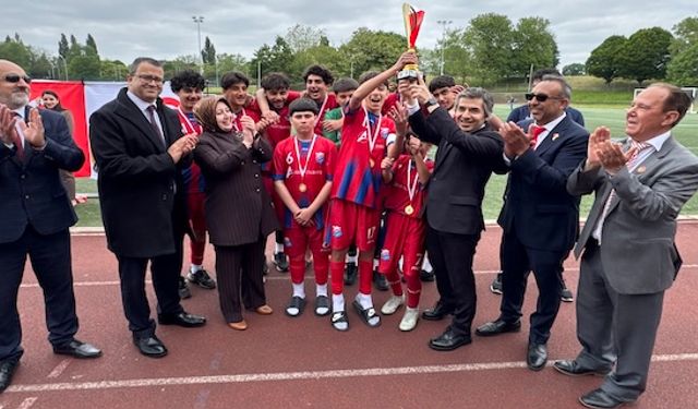 İngiltere'de 19 Mayıs ve Atatürk coşkusu  