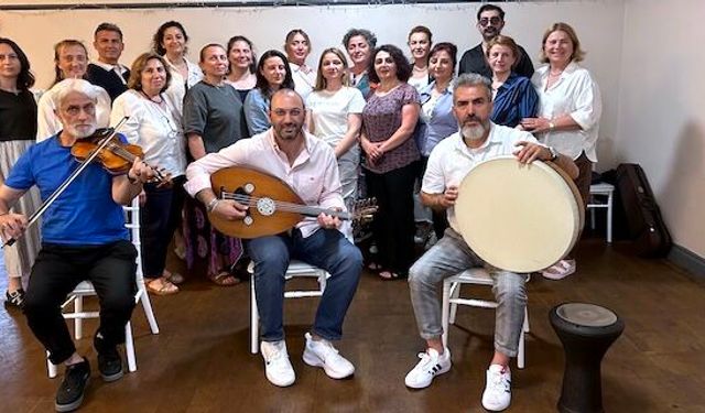 Kuzey Londra Türk Müziği Topluluğundan genç koro