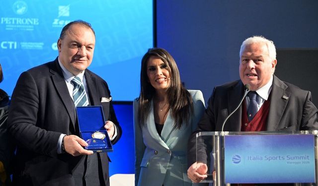 Dündar Keşaplı Gazetecilik Ödülüyle gururlandırdı