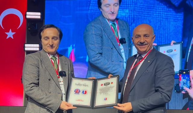 Yılın Gazetecisi Vatan Öz seçildi