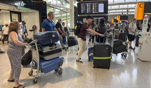 İran saldırılarının ardından uçuşlar iptal edildi ve yeni seyahat uyarıları yapıldı