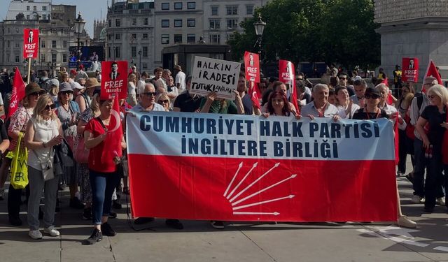 Trafalgar Meydanı’nda CHP İngiltere’den demokrasi mesajı