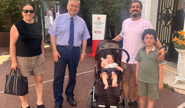 Ulusoy Londra’da Vatandaşlarla Bayramlaştı