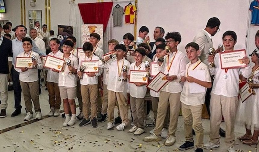 Londra Göztepe Futbol Okulu’na Ankersen’den ziyaret