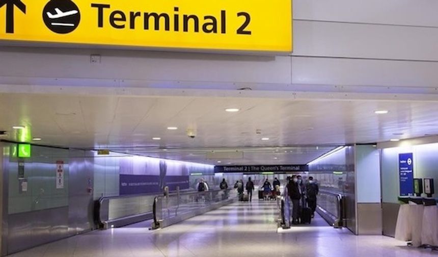 Londra Southend Havalimanı'nda düşen küçük uçakta bulunan 4 kişinin öldüğü açıklandı