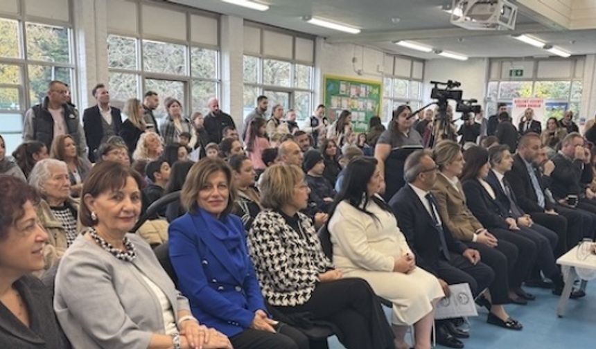 İngiltere'de Bülent Ecevit Türk Okulu Harlow bölgesinde kayıtlara başladı